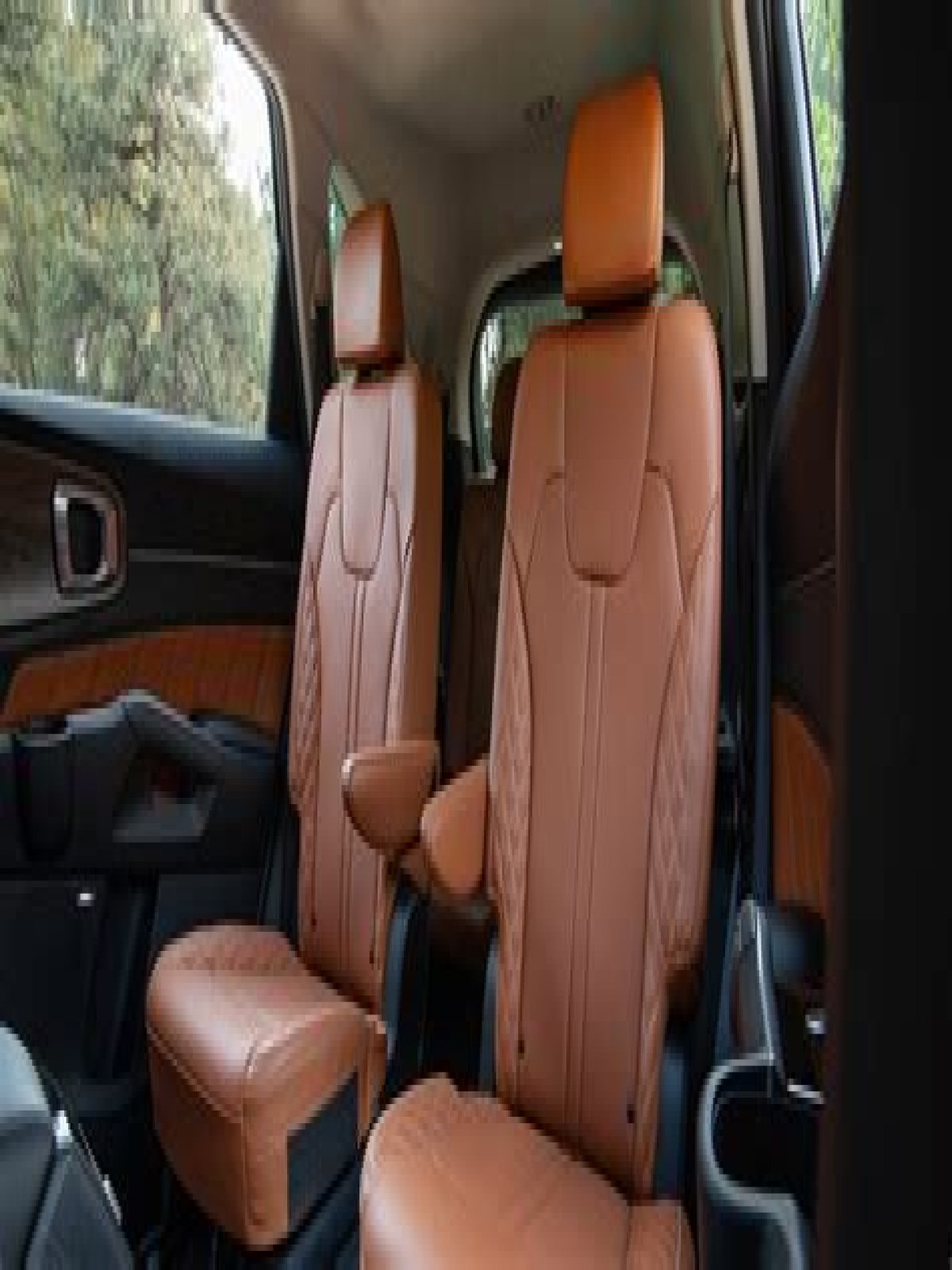 Do kia sorentos have captain seats?