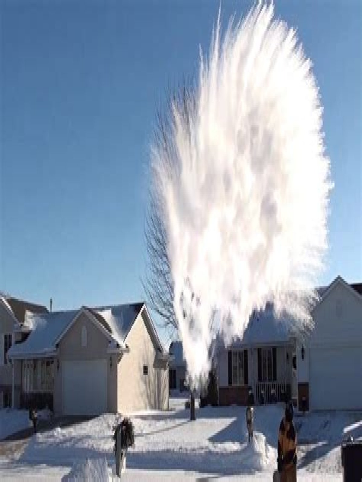 Does snow evaporate in cold weather?