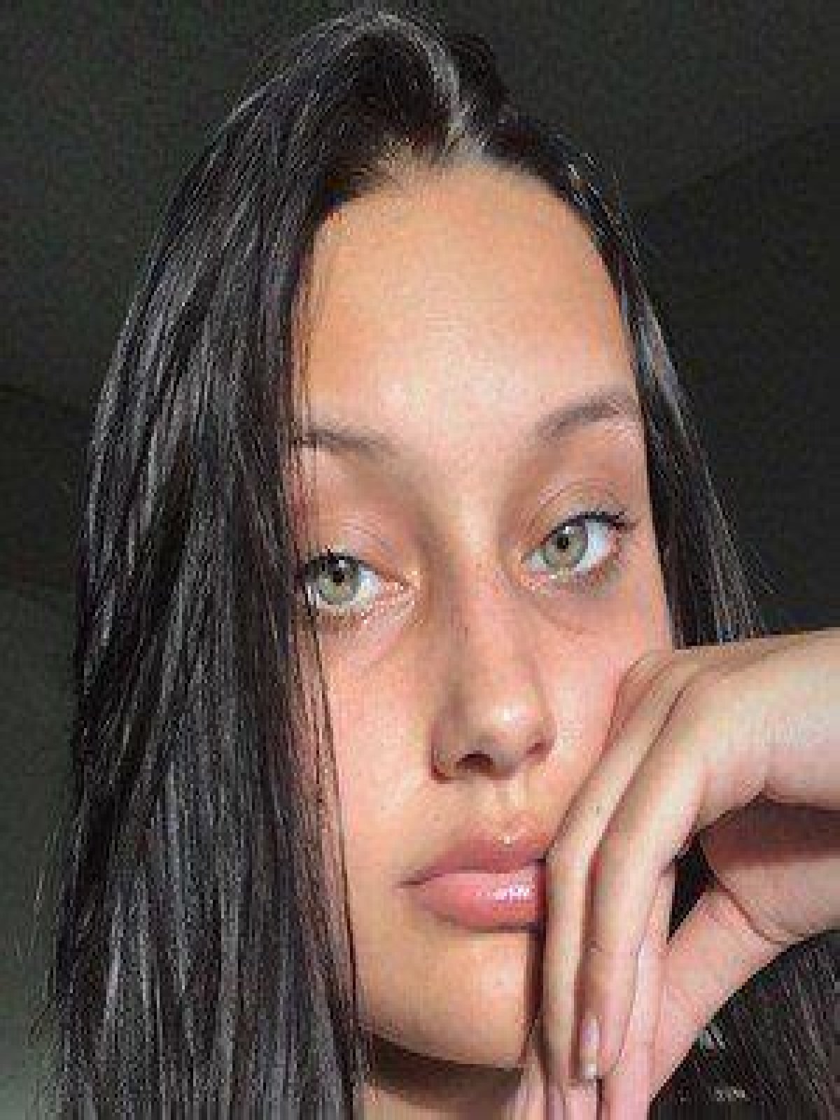 Hallie Gomez (YouTube Star) - Age, Birthday, Bio, Facts, Family, Net Worth, Height & More