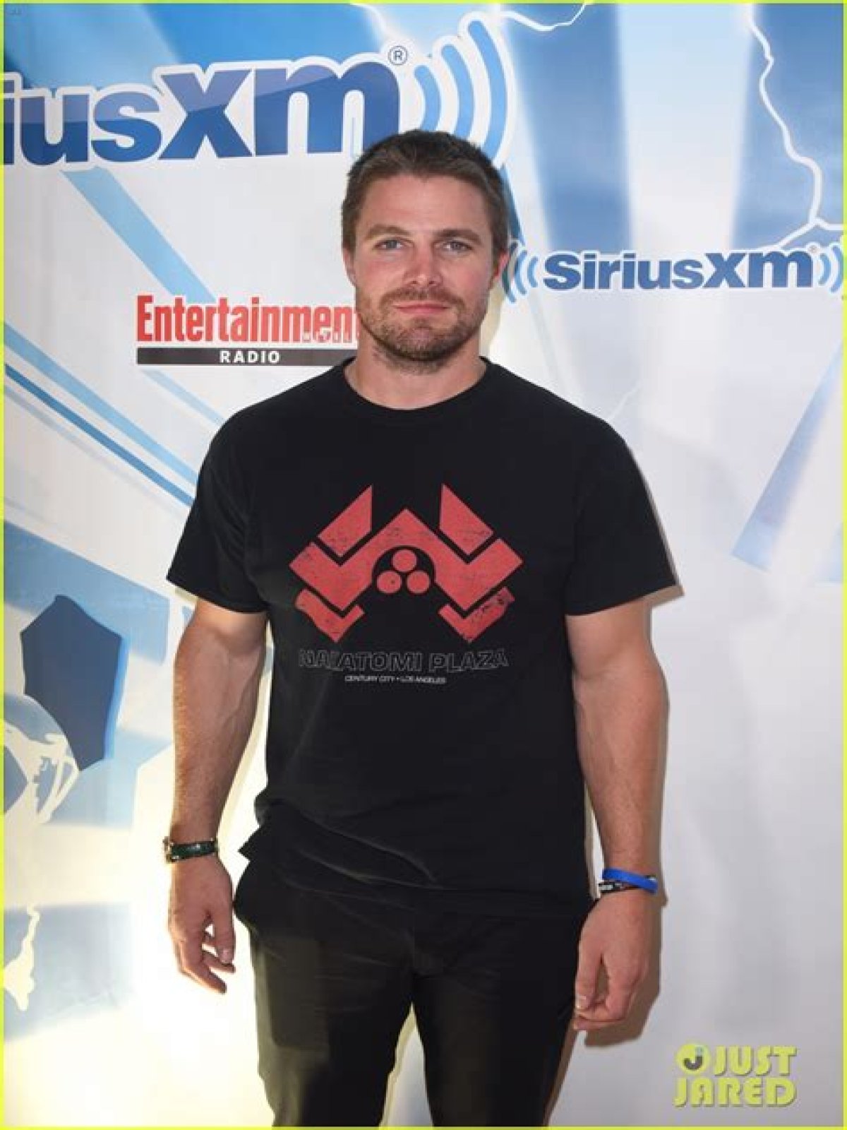Stephen Amell defends his shirtless photo: ‘I’m in tremendous shape’ and strong