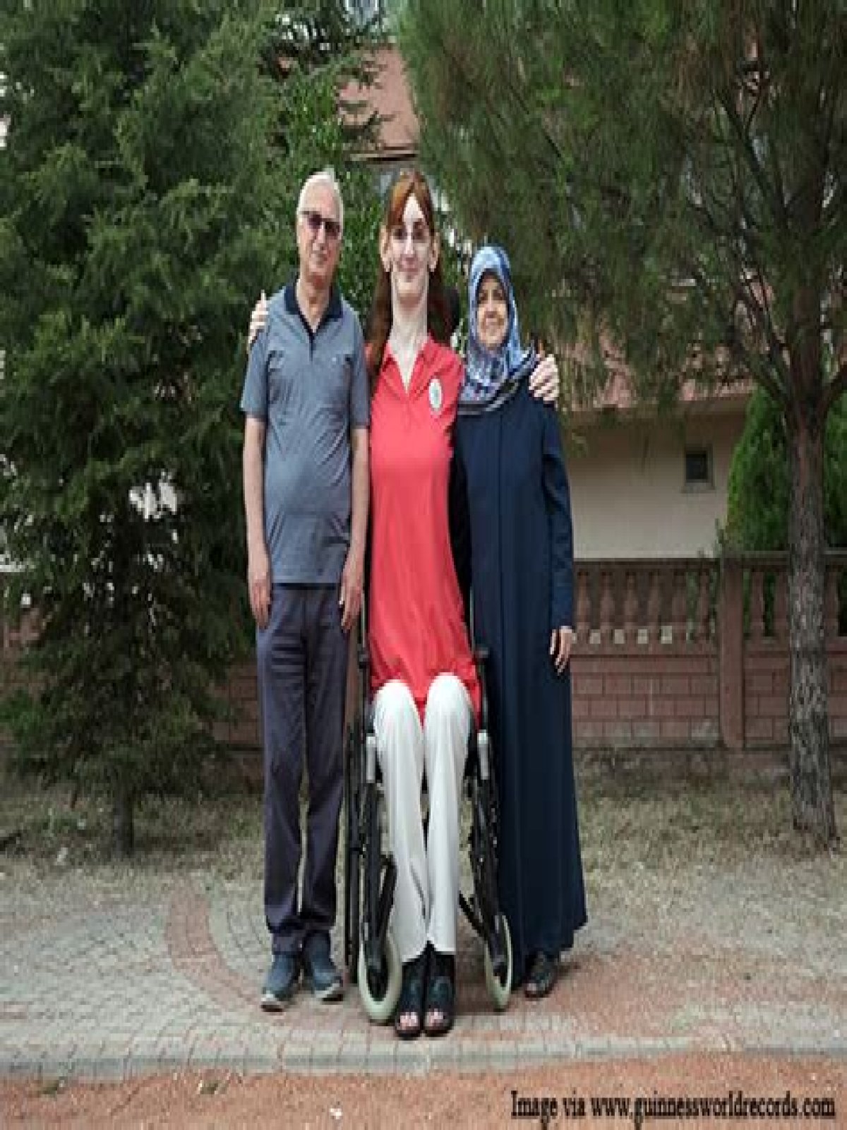 Tallest Woman in The World: Meet Rumeysa Gelgi, The World’s Tallest Woman, Who’s 7Feet Tall