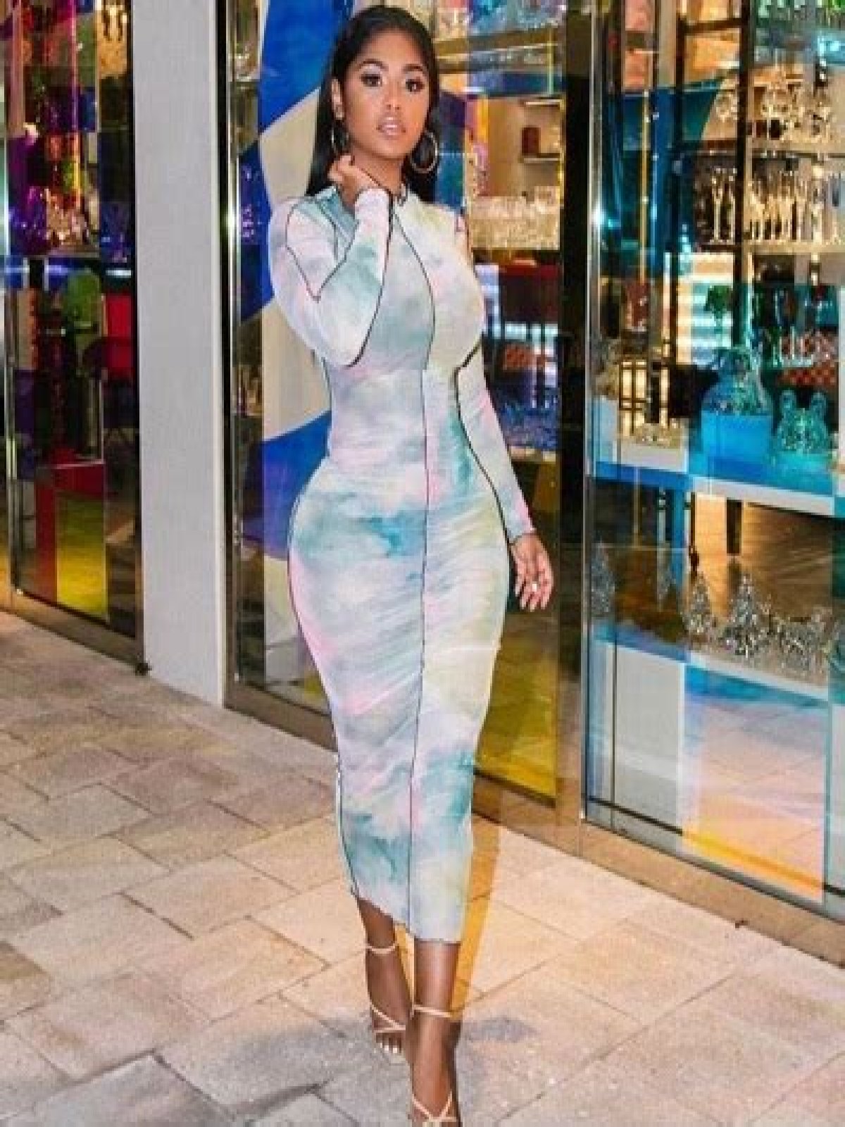 Vanessa Posso (Fashion Designer) - Age, Birthday, Bio, Facts, Family, Net Worth, Height & More