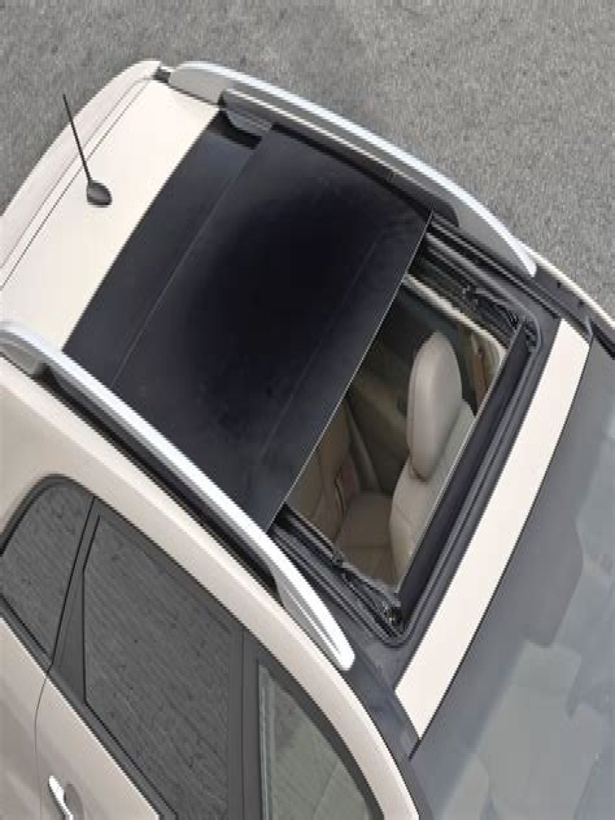 Which sorento has sunroof?